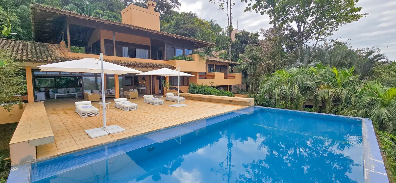Área externa 1 — São Pedro, Guarujá, à venda e para locação, Casa
