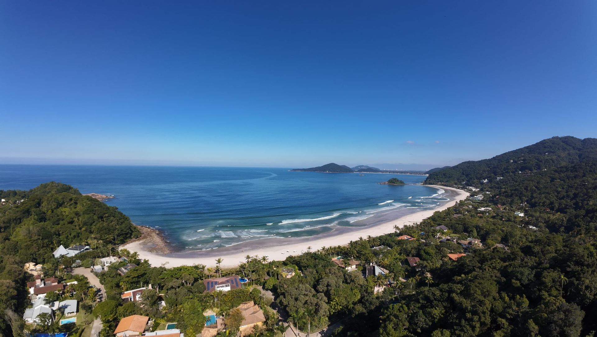 Vista Aérea do Condomínio São Pedro, Praia de São Pedro no Guarujá
