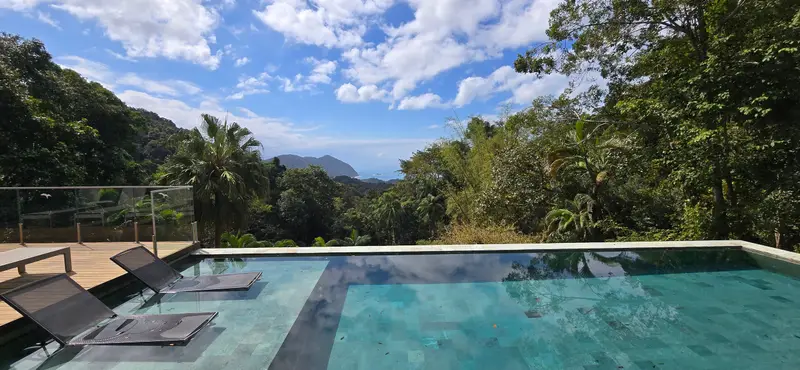 Casa para temporada no Condomínio Tijucopava, Guarujá — Villa 205