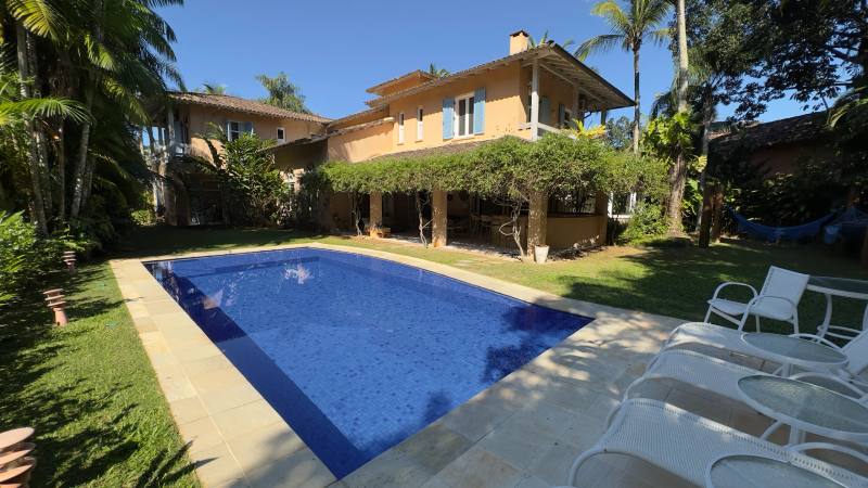 Casa à venda no Condomínio Iporanga Guarujá — Villa 400