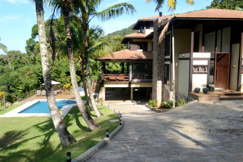 Casa à venda no Condomínio Tijucopava Guarujá — Villa 230