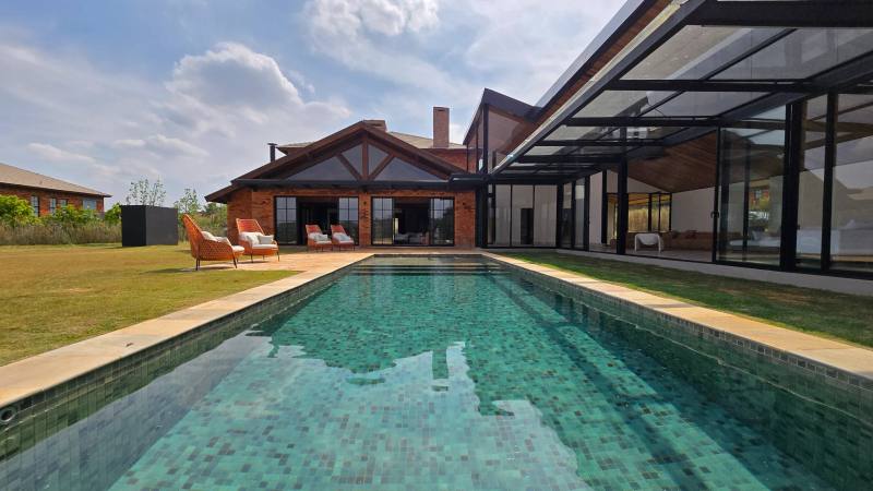 Casa à venda na Fazenda Boa Vista — Villa 607 | Barn House | Projeto Felipe Diniz