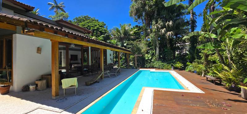 Casa à venda no Condomínio Iporanga Guarujá — Villa 408