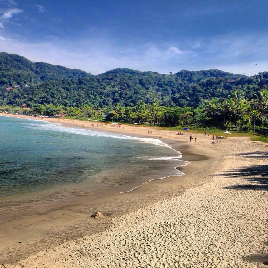 Serra do Guararu: um santuário natural e exclusivo no litoral de São Paulo. · Praia · Andreatta Broker